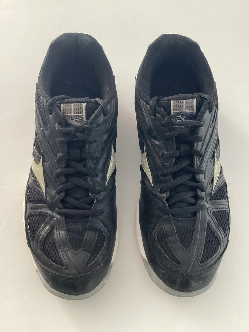 Mizuno Women’s Wave Hurricane 2 Black Athletic Shoes Size 9